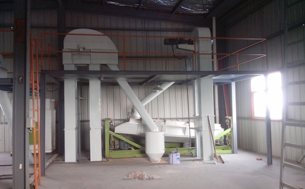 室外放置的生產(chǎn)飼料機(jī)械我們應(yīng)該如何進(jìn)行維護(hù)保養(yǎng)呢?