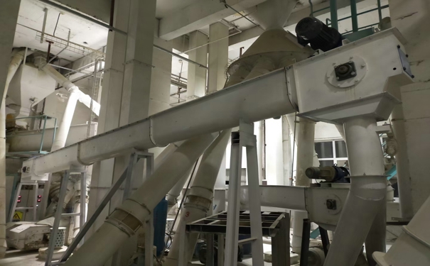 做飼料的機器價格多少錢?不同廠家品牌，給出的優(yōu)惠有很大不同