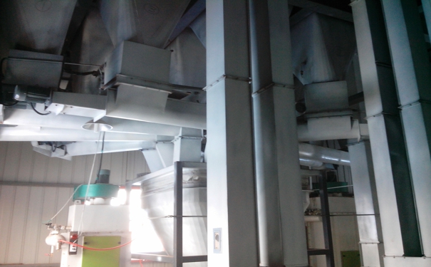 大型飼料機器多少錢?對其有效控制耗電量可提高經(jīng)濟效益