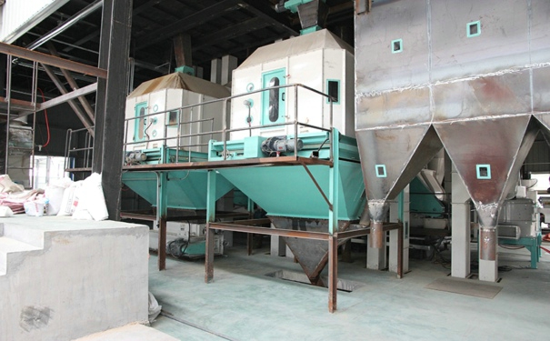 飼料攪拌機(jī)械價(jià)格多少?其使用時(shí)出現(xiàn)問(wèn)題又該怎么解決?